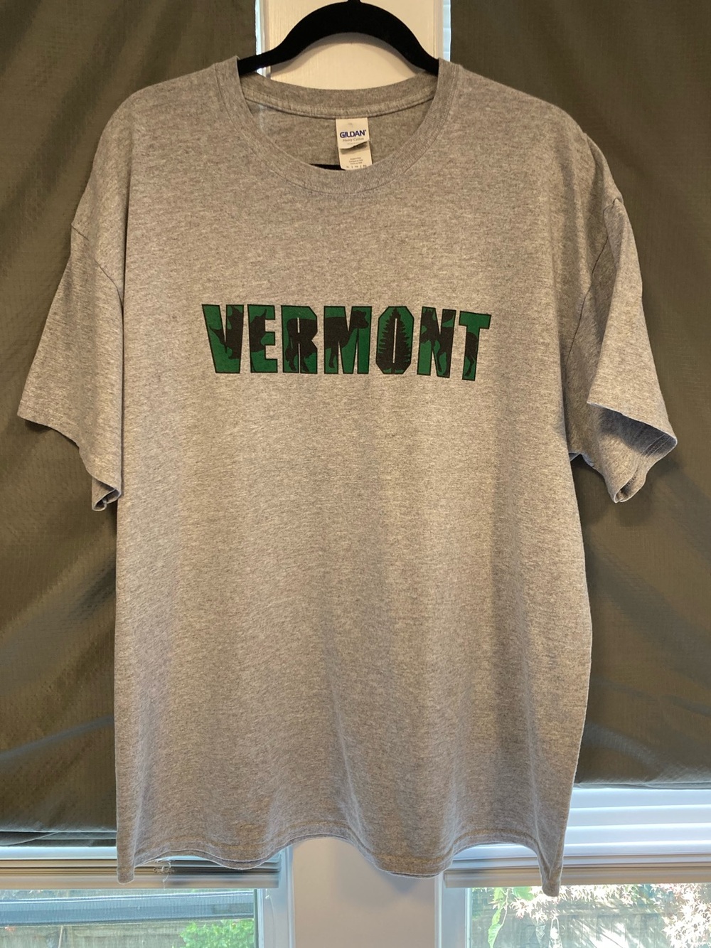 Gildan Men’s Gray Vermont Graphic Cotton Tee - Green Lettering, Size XL